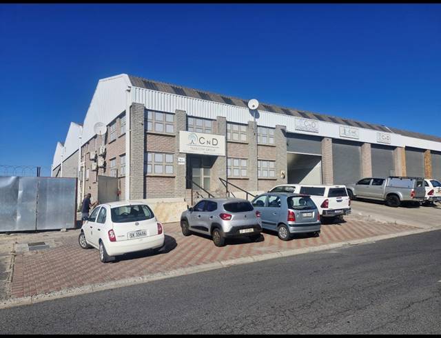 1,270M² WAREHOUSE TO LET IN STIKLAND INDUSTRIAL